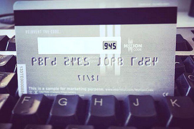 La police néerlandaise arrête un adolescent soupçonné de se faire passer pour un employé de banque afin de voler des cartes bancaires.