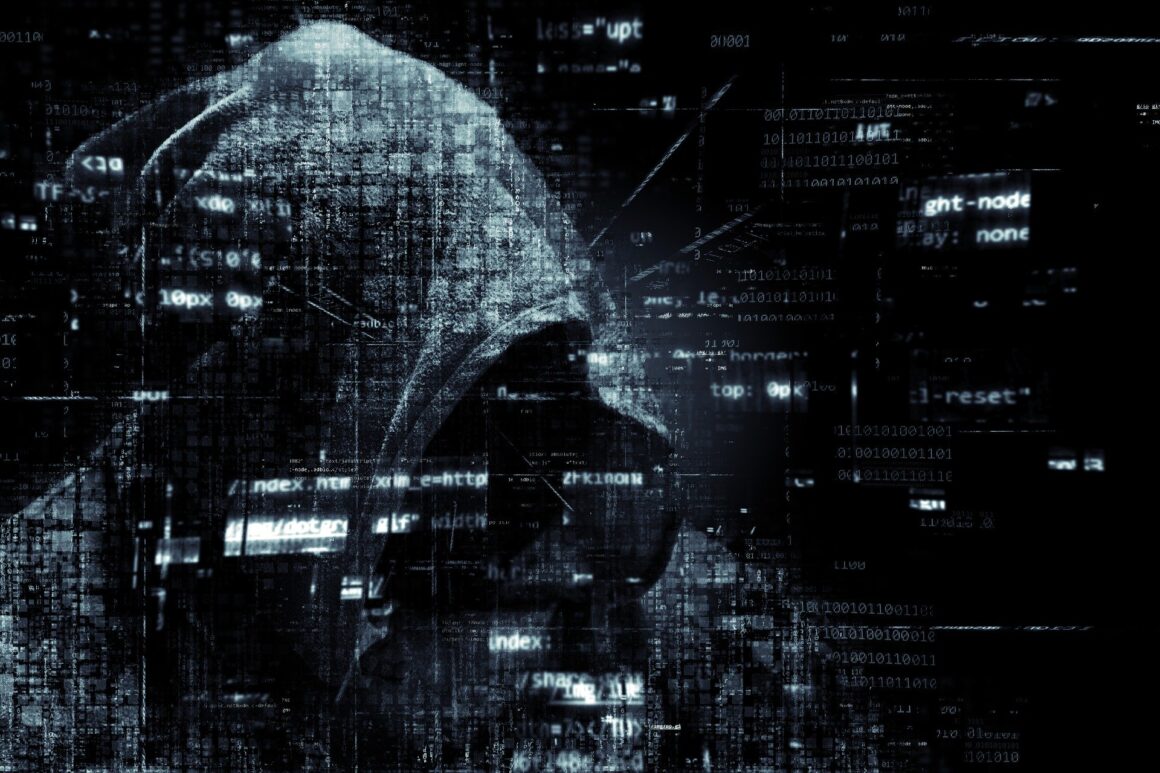 un hacker sur fond noir avec du code incrusté