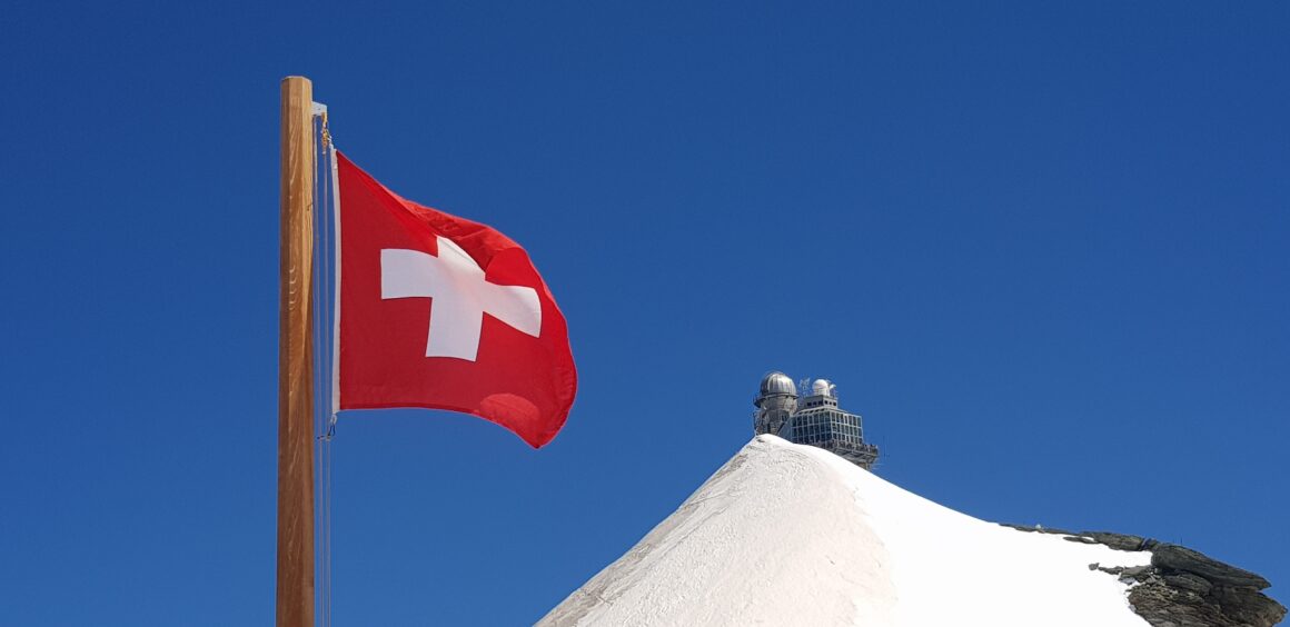 Jungfraujoch avec drapeau suisse