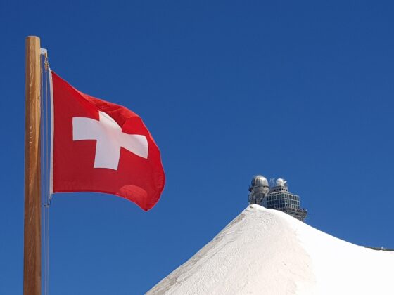 Jungfraujoch avec drapeau suisse