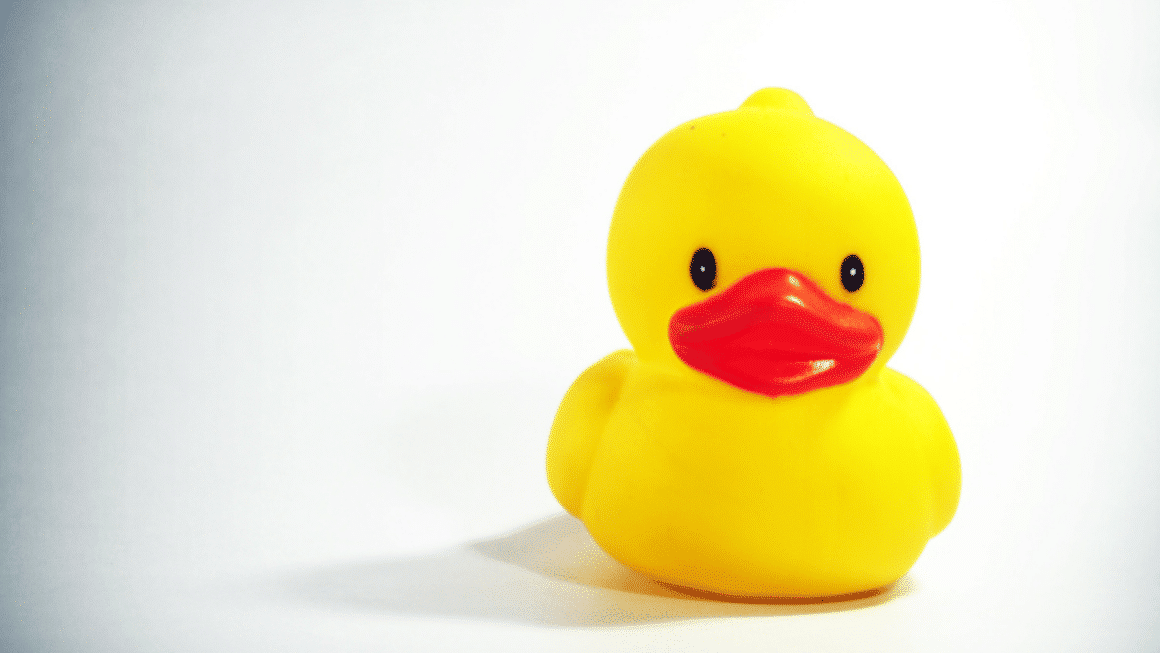 Jouet de canard de bain jaune Pexels