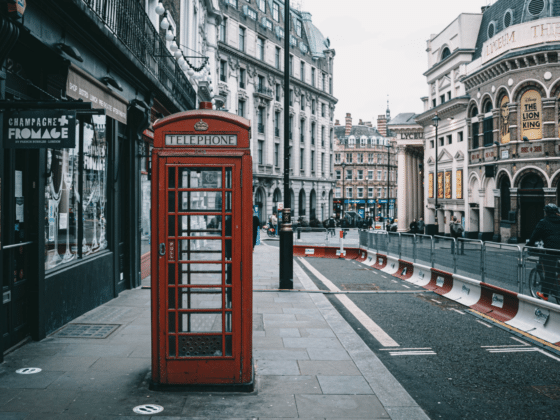 Cabine téléphonique rouge au Royaume-Uni