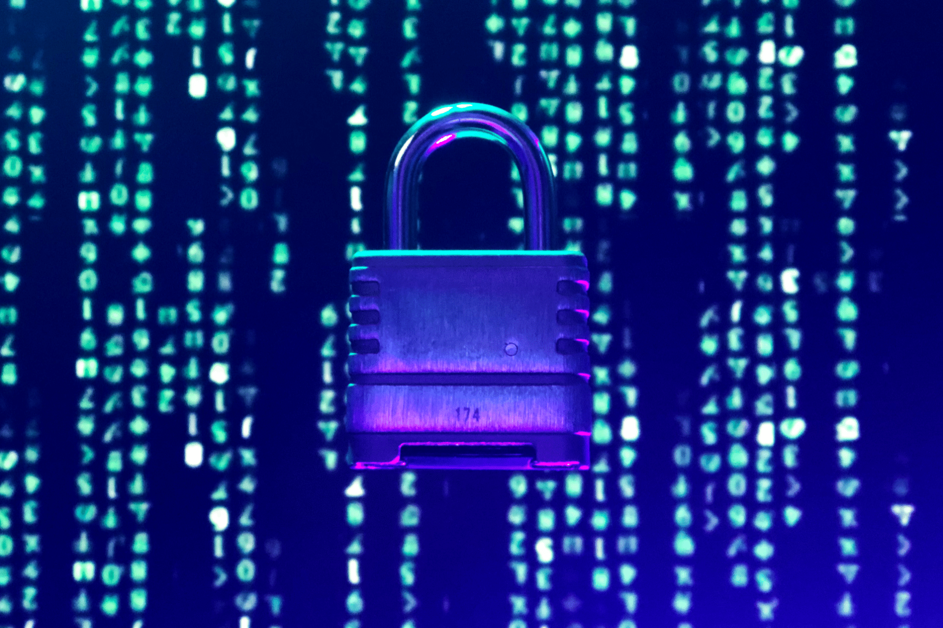 Un cadenas de protection sur fond bleu numérique