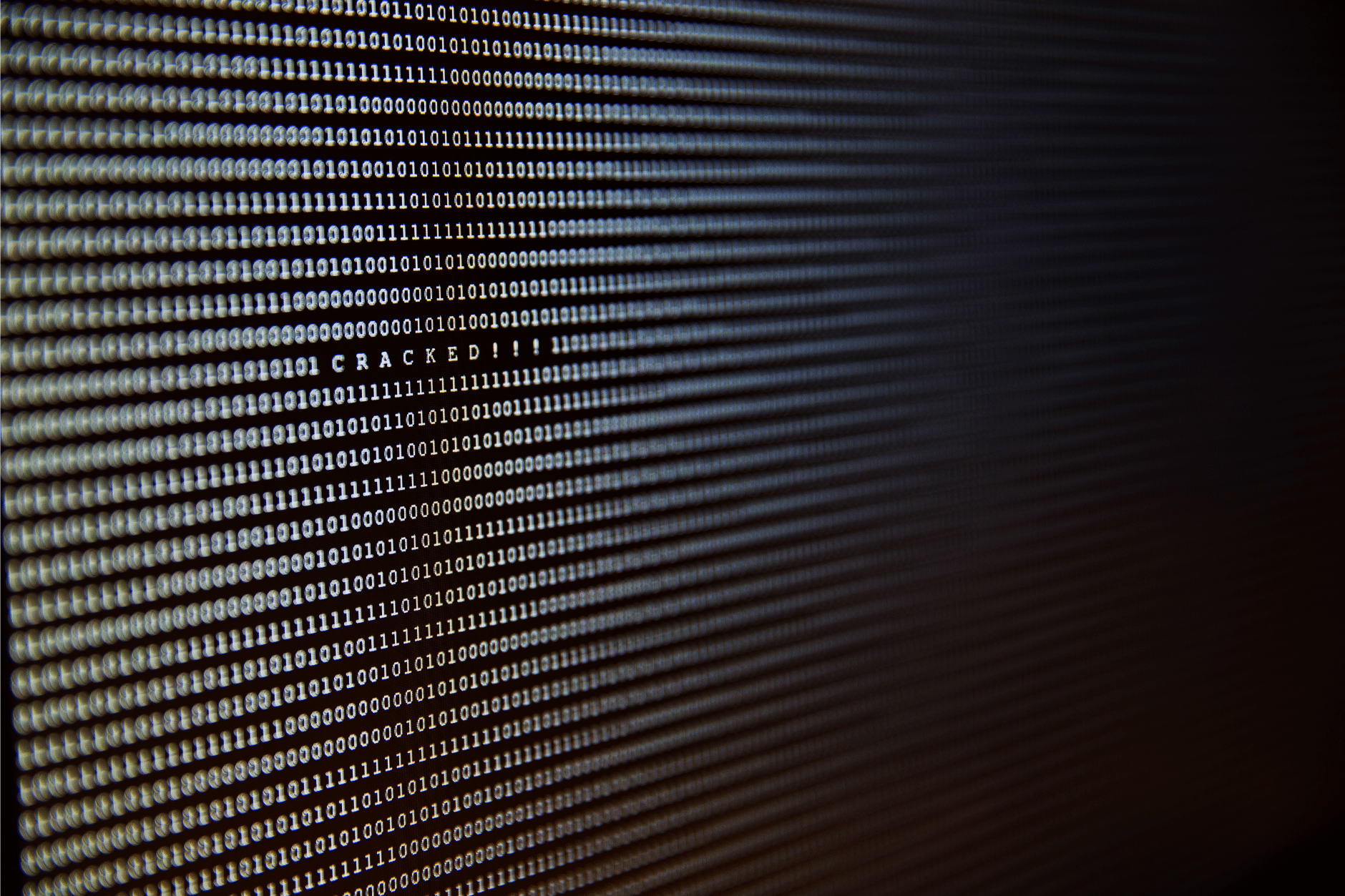 La mention craqué au milieu de ligne de suite de 0 et 1 informatique