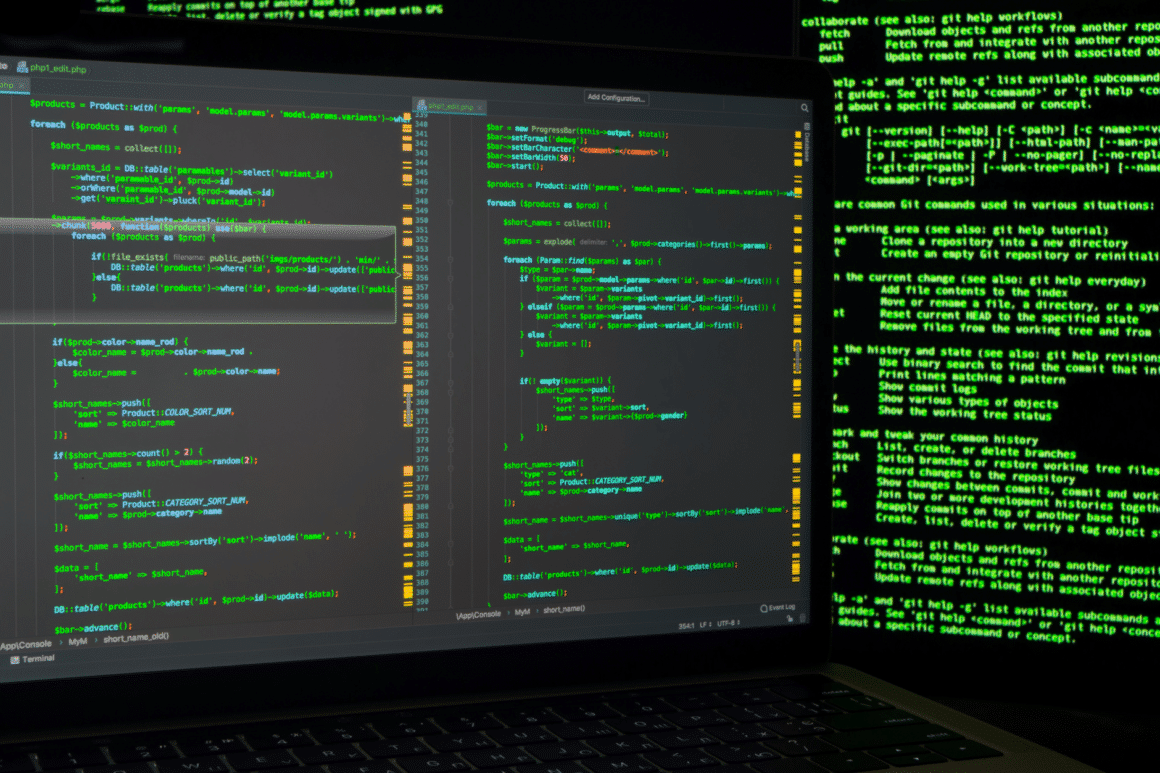 Du code informatique affiché sur un écran