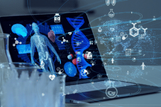 Une série de dessins en lien avec la technologie médicale en surimpression au-dessus d'un laptop