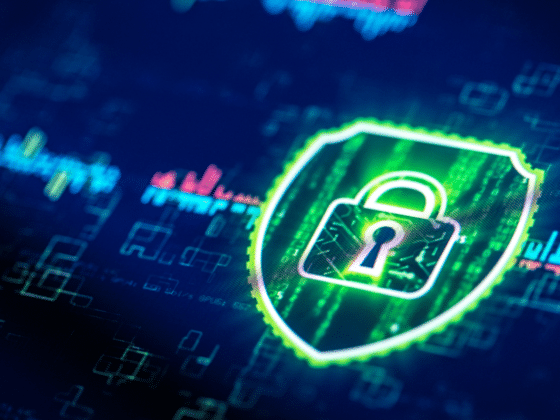 VPN un bouclier de sécurité sur un fond bleu numérique