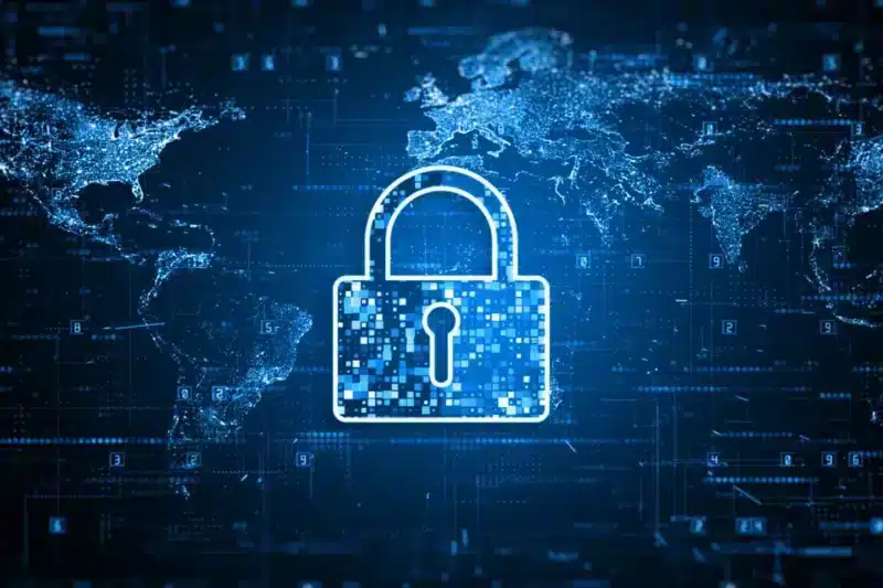 Un cadenas digital sur une carte du monde