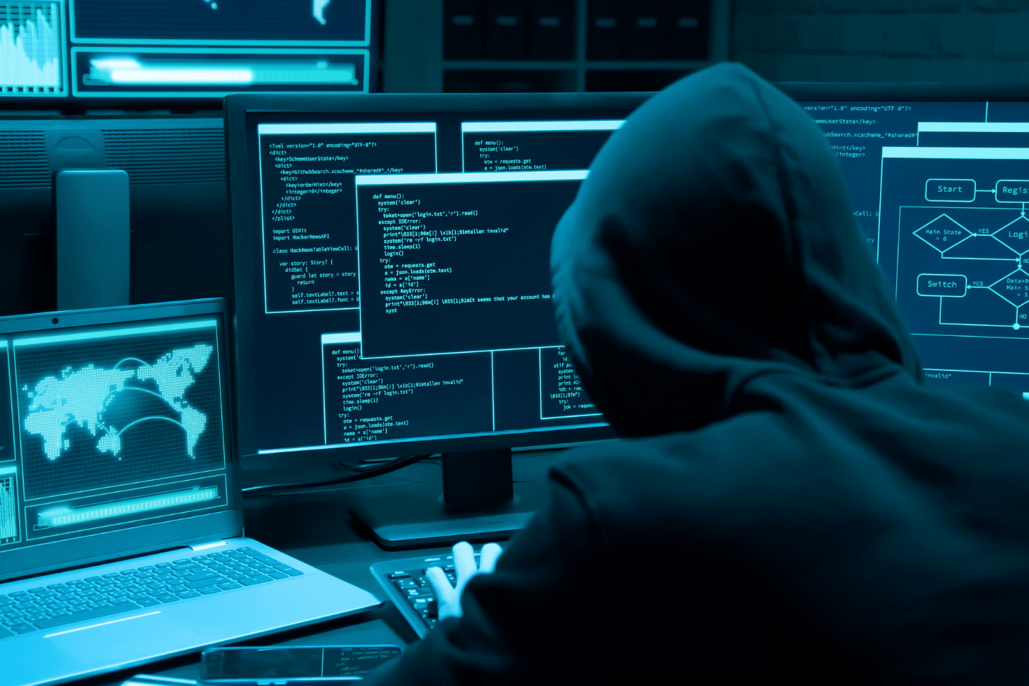 Un pirate devant ses écrans de commande