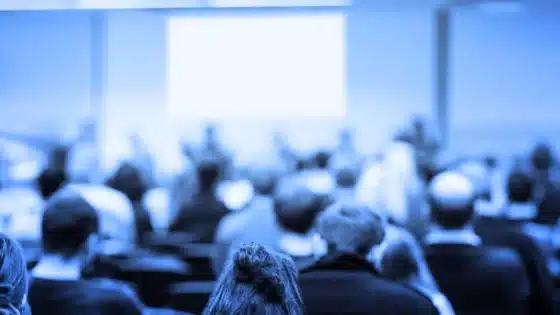 Une conference avec du public jpg