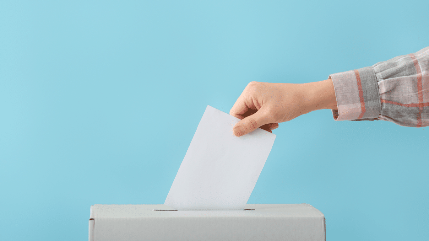 Vote élection - Une main qui dépose un bulletin dans une boite
