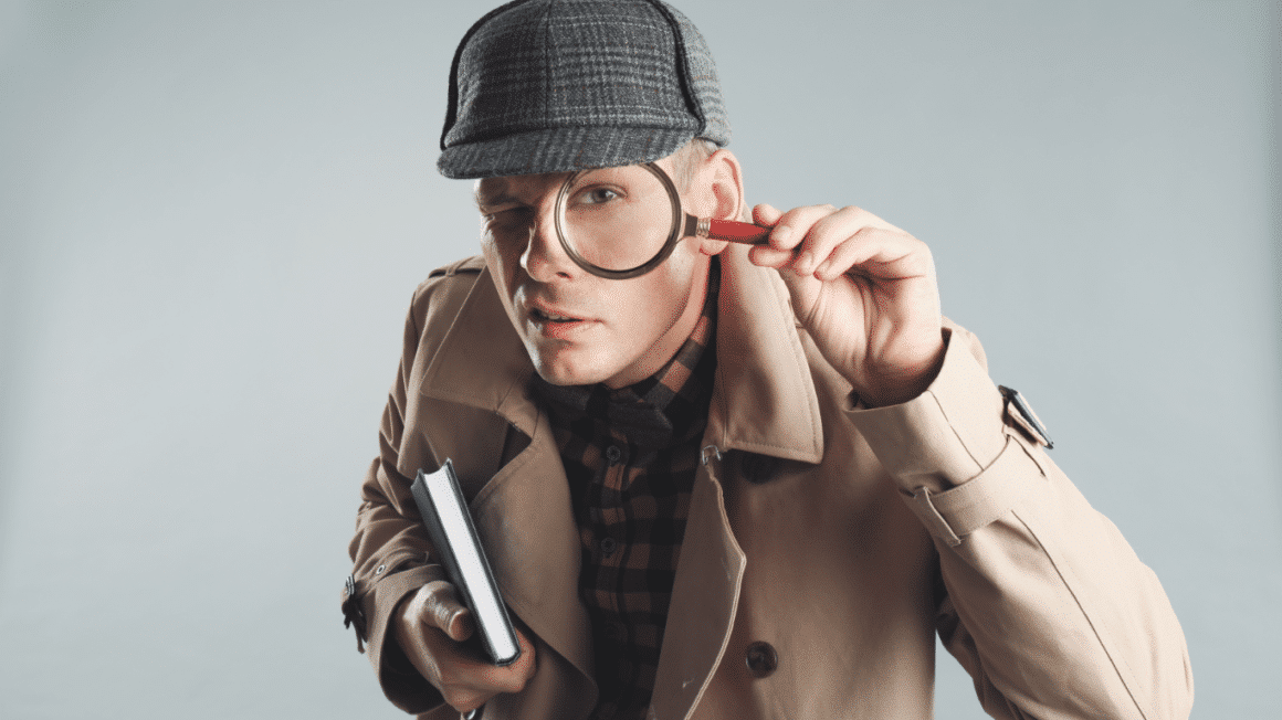 Un detective avec une loupe a la main