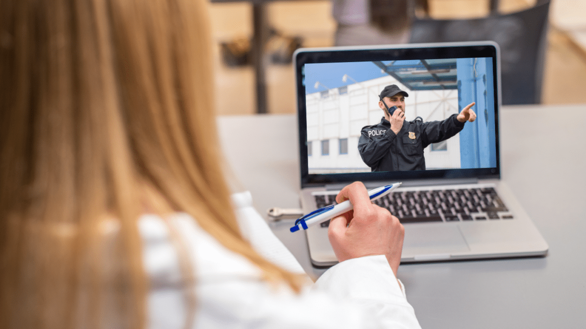 Une videoconference avec la police