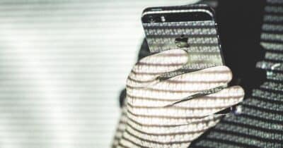 Apple Warns iPhone Users in 98 Countries of More Spyware Attacks
