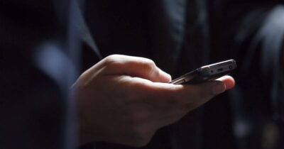 Dutch cabinet bans phones in meetings over espionage fears