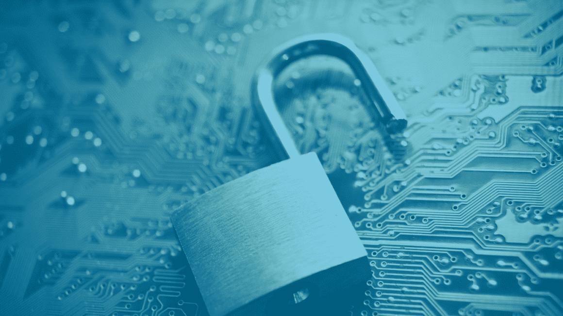 Des vulnérabilités numériques avec un cadenas ouvert sur un circuit imprimé