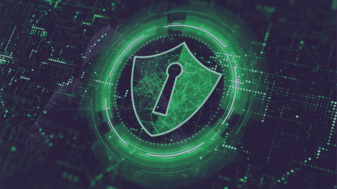 Un bouclier de cybersécurité devant l'ombre d'un hacker