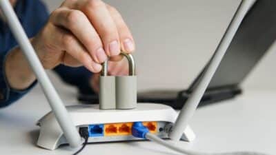 Des hackers russes attaquent des entreprises innocentes pour accéder à leurs voisins.