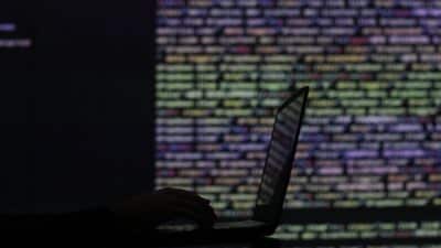 Les services de renseignement suisses ont agi de manière illégale en traquant des pirates informatiques.