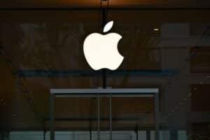 Aux États-Unis, Apple est poursuivi pour violation de la vie privée de ses employés.