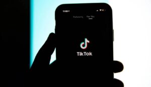 L'UE demande à TikTok de "geler et de conserver les données" suite à des allégations d'ingérence russe présumée dans les élections roumaines.