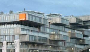 Opérateur internet français condamné à une amende de 53 millions de dollars pour envoi de publicités non sollicitées et suivi des utilisateurs sans consentement.