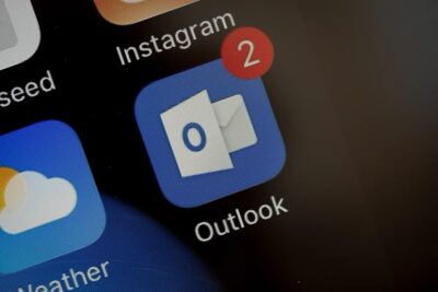 Ce texte est en anglais. Voici une traduction en français :

Un bug de sécurité permet à n'importe qui de falsifier des e-mails d'employés de Microsoft | TechCrunch