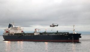 La Finlande identifie sept suspects parmi l'équipage d'un pétrolier russe présumé « espion »