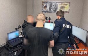 Neuf personnes arrêtées en Ukraine pour avoir organisé des escroqueries par phishing sur les réseaux sociaux