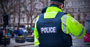 Deux personnes accusées d'une nouvelle activité terroriste présumée de l'IRA liée à la fuite de données policières
