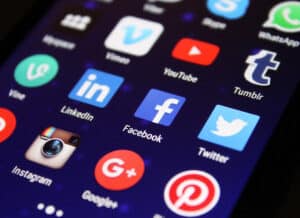 La société italienne de logiciels espions SIO liée à des applications Android malveillantes ciblant les utilisateurs de WhatsApp