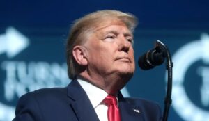 Trump ordonne l'arrêt du partage de renseignements avec l'Ukraine, selon le directeur de la CIA