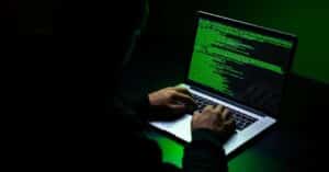 Une faille critique d'Ivanti activement exploitée pour déployer les logiciels malveillants TRAILBLAZE et BRUSHFIRE