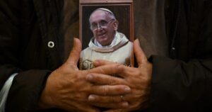 Les pirates informatiques profitent de la mort du pape pour lancer des escroqueries