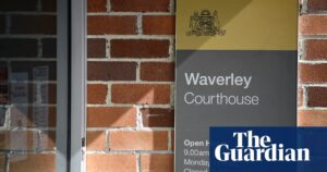 Un homme de Nouvelle-Galles du Sud inculpé pour une « grave violation de données » qui a exposé des milliers de documents judiciaires sensibles