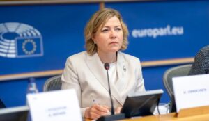 L'UE inflige une amende de 500 millions d'euros à Apple et de 200 millions d'euros à Meta pour avoir enfreint les règles du marché numérique