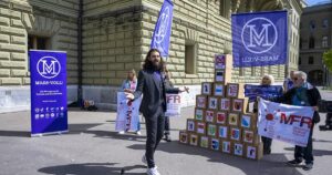 Mass-Voll dépose 15 000 signatures supplémentaires contre l'E-ID