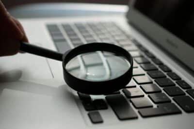 L'administration fédérale examine 600 contrats de services informatiques