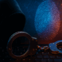 Image symbolique d'une cybercriminalité, montrant une silhouette encapuchonnée derrière un clavier d’ordinateur, des menottes métalliques posées sur les touches, et une empreinte digitale numérique lumineuse en arrière-plan sur fond de réseau digital orange et bleu. L’image évoque le piratage informatique, les arrestations de cybercriminels et l’identification numérique.