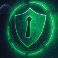 Illustration numérique d’un bouclier vert symbolisant la cybersécurité, intégré dans une interface technologique avec un fond de circuits électroniques et la silhouette discrète d’un individu encapuchonné en arrière-plan.