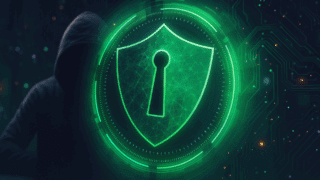 DCOD hebdo - Illustration numérique d’un bouclier vert symbolisant la cybersécurité, intégré dans une interface technologique avec un fond de circuits électroniques et la silhouette discrète d’un individu encapuchonné en arrière-plan.