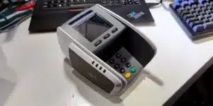 Ce chercheur a cracké tous les terminaux bancaires de Suisse et c'est flippant !