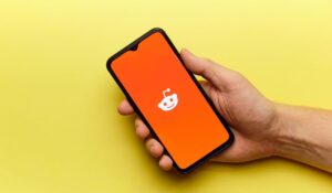 Reddit attaque Anthropic en justice pour usage illégal de ses données