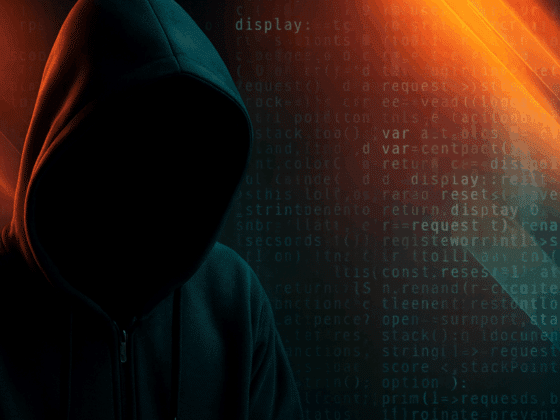 Silhouette sombre d’un individu portant une capuche, symbolisant un hacker, sur fond de code informatique et de lumières rouges et bleues, représentant une cyberattaque ou une activité de piratage.