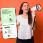 Femme souriante tenant un mégaphone dans la main droite et présentant un smartphone dans la main gauche. L’écran du téléphone affiche la page des quiz de l’État de Vaud sur la cybersécurité, avec un bouton « Tout afficher » et un quiz débutant intitulé « Environnement global de cybersécurité ». Fond orange uni et logo « dcod » en bas à droite.