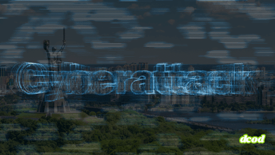 Texte « Cyberattack » en lettres numériques bleutées avec effet de distorsion, superposé à une vue aérienne de Kyiv avec la statue de la Mère Patrie au premier plan, symbolisant une cyberattaque ciblant une ville ou une infrastructure nationale.