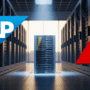 Illustration d’une alerte critique affectant un serveur dans un centre de données SAP, avec un pictogramme d’avertissement rouge et le logo SAP, symbolisant une interruption ou une défaillance du système.