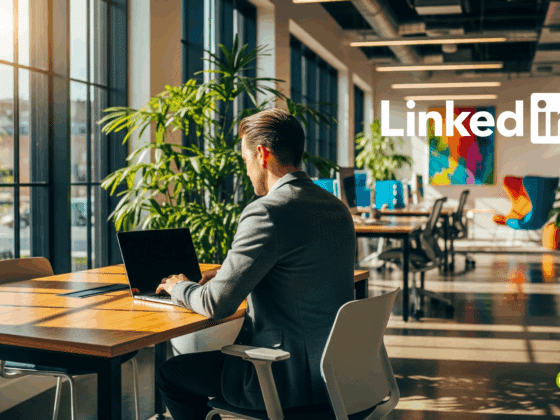 Un professionnel travaillant sur un ordinateur portable dans un bureau moderne et lumineux et incluant un logo Linkedin
