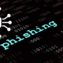 Image illustrant le mot « phishing » en lettres lumineuses sur un fond de code binaire, avec une icône de cerveau symbolisant l’intelligence artificielle, représentant l’utilisation de l’IA dans les attaques de phishing.