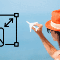 Femme de dos portant un chapeau orange, tenant un avion miniature face à la mer, avec une icône de redimensionnement d’image superposée à gauche et le logo « dcod » en bas à droite.